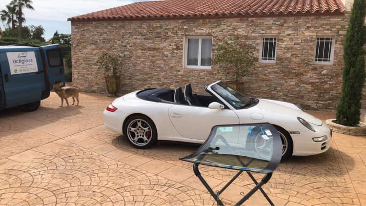 Remplacement de pare-brise sur cabriolet Porsche par lechartier-actiglass à Carcassonne