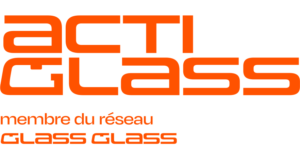Logo réseau GLASS GLASS pour lechartier-actiglass à Carcassonne sur fond orange et blanc