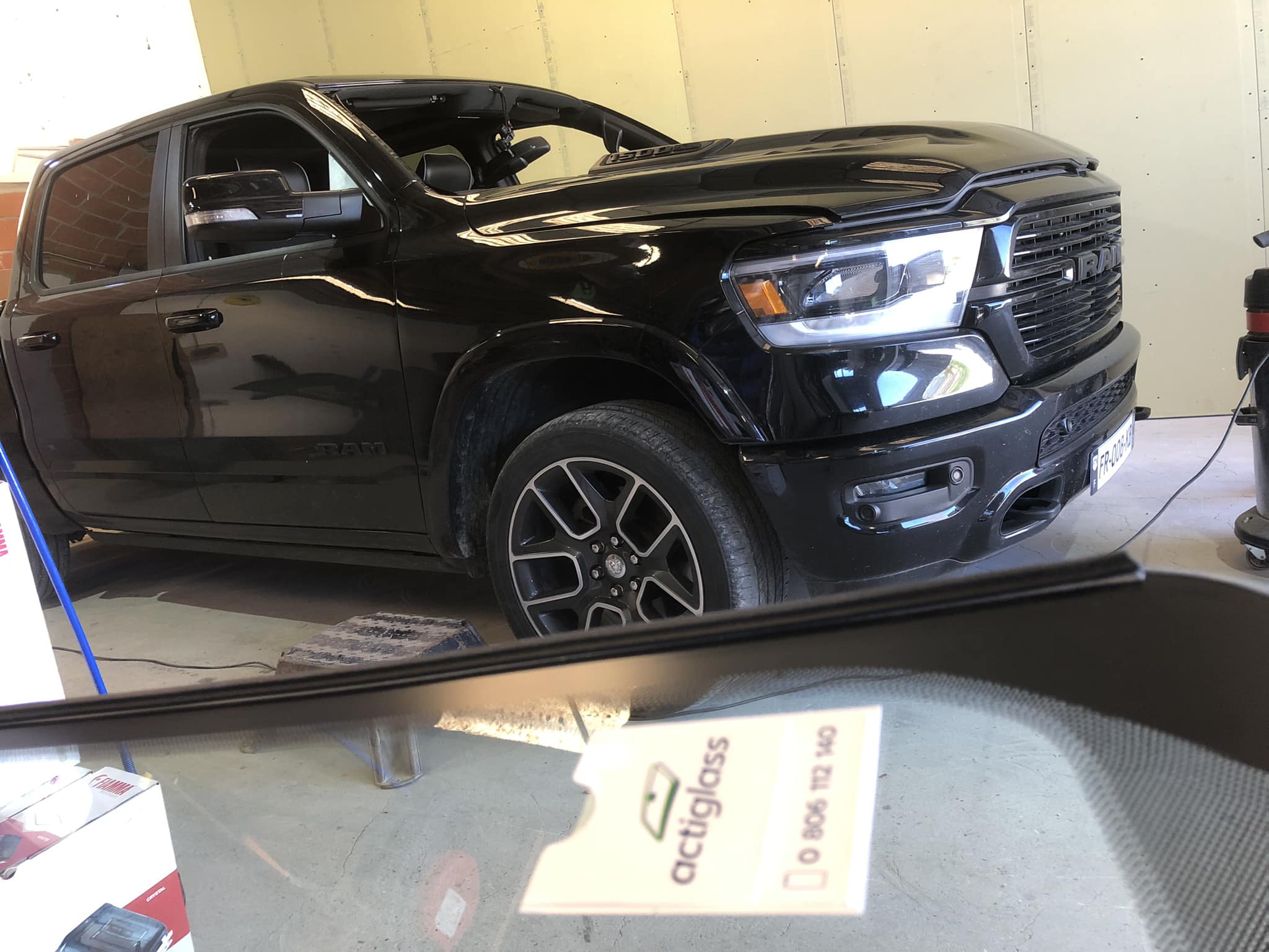 Remplacement de pare-brise sur pick-up chez lechartier-actiglass à Carcassonne